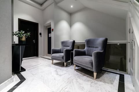 High Street Kensington Apartments, Lobby