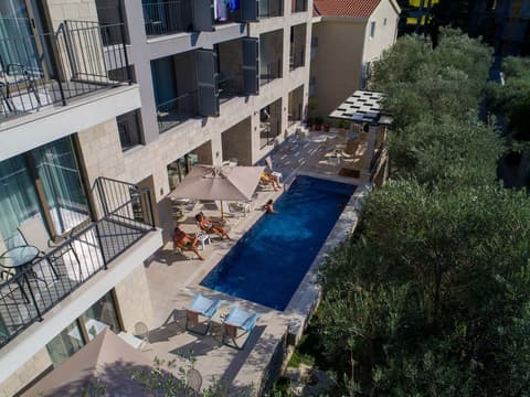 Hotel Eleven, Sundeck