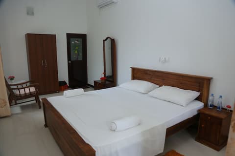 Osanda Guest, Room