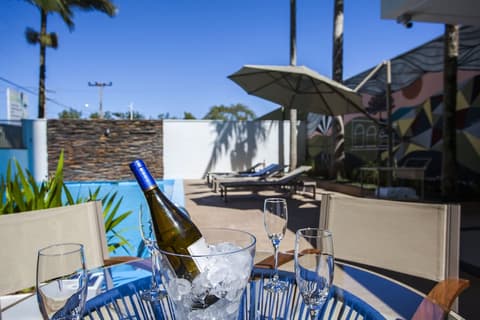 Santa Inn Hotel, Pool