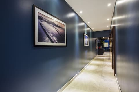 Santa Inn Hotel, Lobby