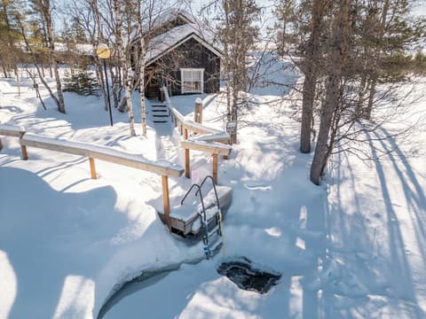 Wilderness Hotel Muotka & Igloos