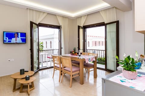 Alektor Studios & Apartments