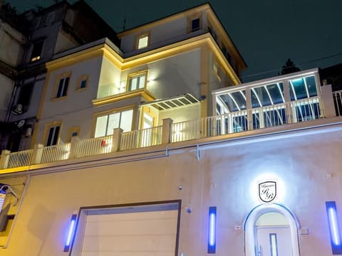 Buono BB, Front of property