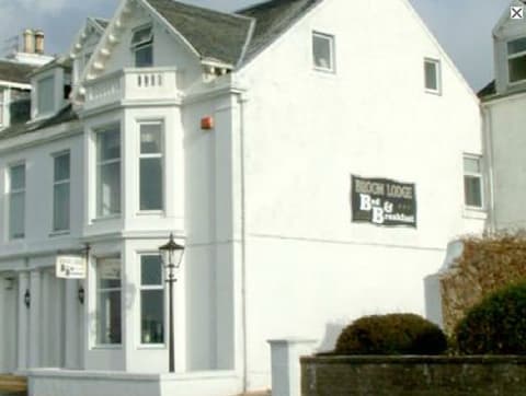 Broom Lodge