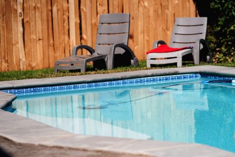 Petal's Place Guest House, Outdoor pool