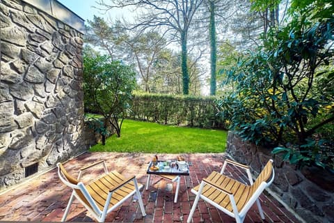 Le Manoir Hotel, Terrace/patio