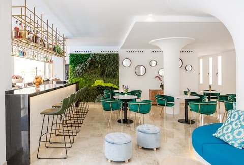 Hotel Tora, Bar (on property)