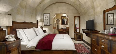 Seraphim Cave Suites & Spa