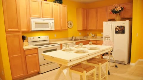 Shv1168ha - 4 Bedroom Townhome In Coral Cay Resort, Sleeps Up To 10, Just 6 Miles To Disney, Private kitchen