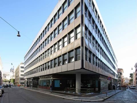 The Hive Hotel, Front of property