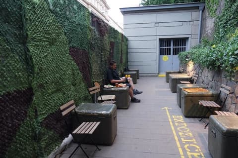10-Z Bunker - Hostel, Terrace/patio