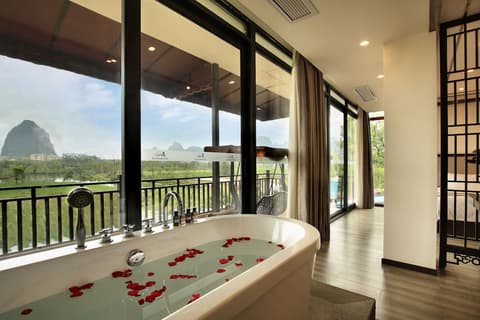 Peach Blossom Resort Hotel