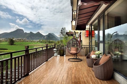 Peach Blossom Resort Hotel