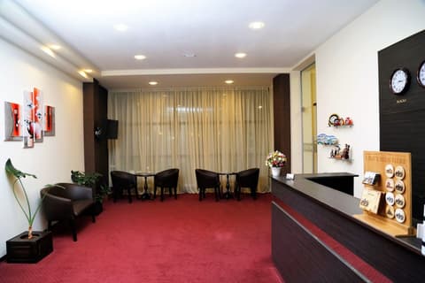 Tomu's Hotel, Lobby sitting area