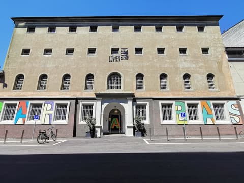 Barabas - Hostel, Front of property