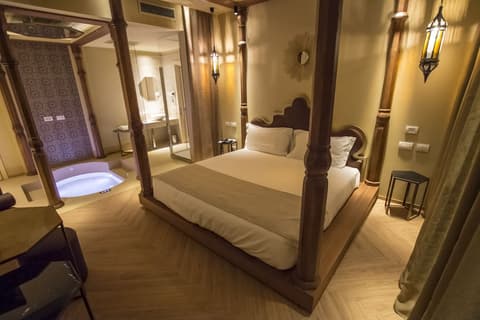 Emotional Grand Motel