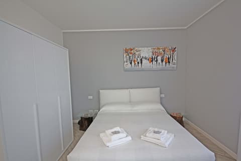 Diamond Apartments, Room