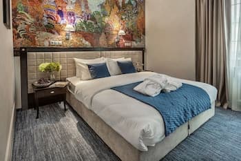 Seasons Boutique Hotel