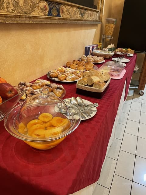 City Hall, Breakfast buffet