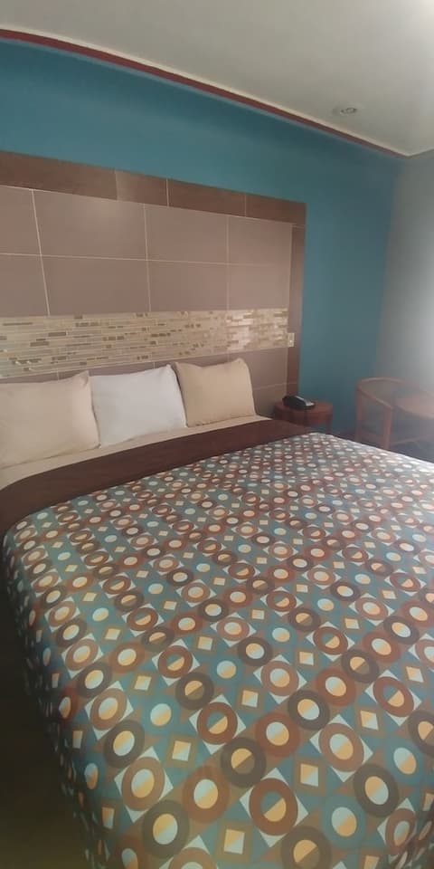 Travel Eagle Inn Motel, Room