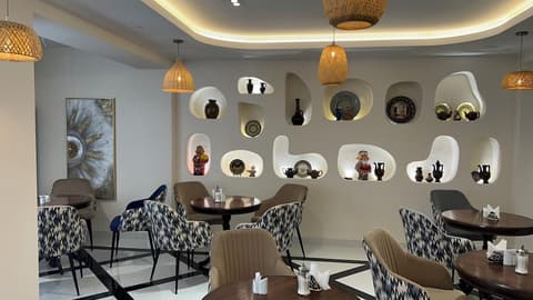 Karim Parkside Hotel, Restaurant