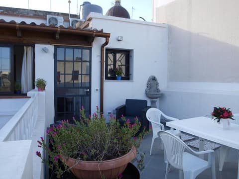 Dafne Marsala Centro, Balcony