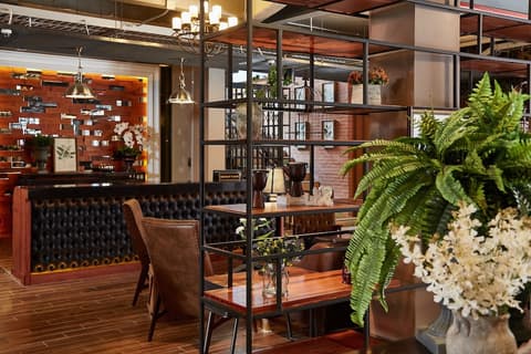 W22 by Burasari, Reception