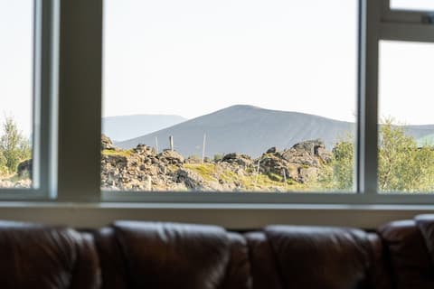 Vogar Travel Service, Living area