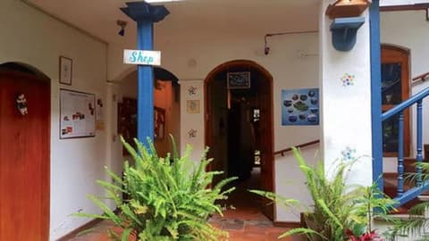 Hotel Doña Esther, Interior entrance