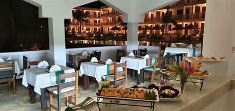 Zanzibar Bay Resort, Dining