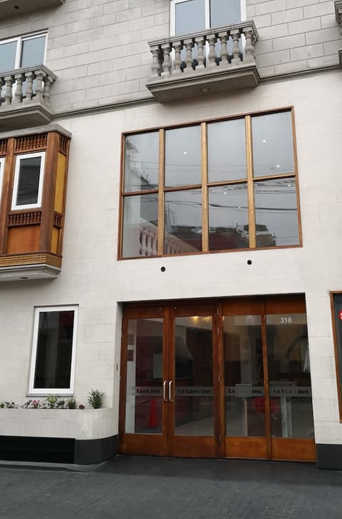 La Luna Inn, Front of property