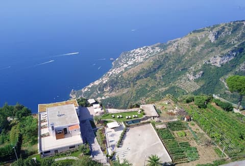 Villa Paradise Resort