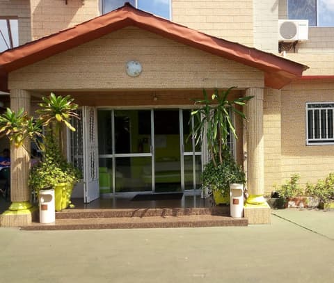 Zambezi Inn Airport Hotel