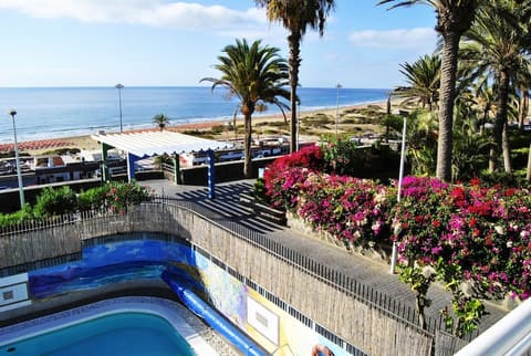 Apartamentos El Paseo