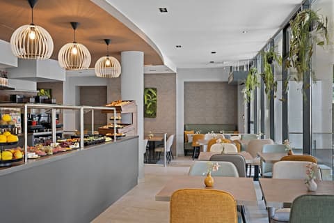 Leonardo Hotel Salzburg City Center, Breakfast area