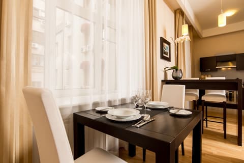 Senator Victory Square