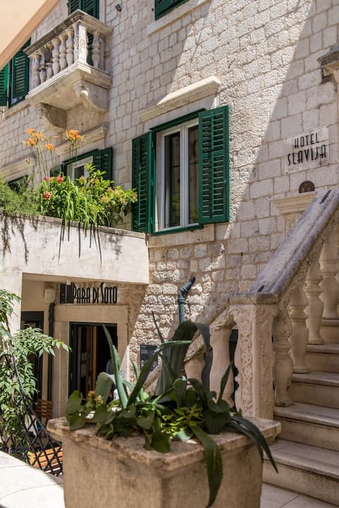 Slavija Culture Heritage Hotel