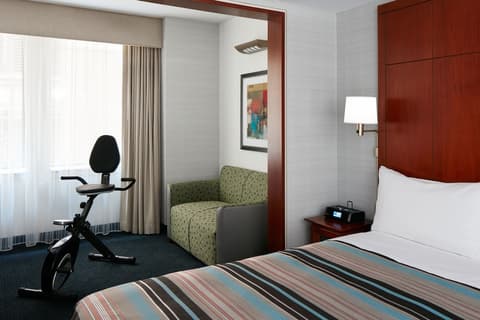 Central Loop Hotel, Room