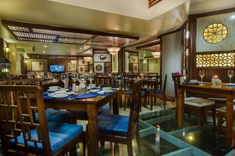Oriental Suites Hotel & Spa, Restaurant