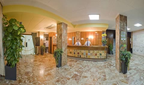 Hotel Tropical, Reception