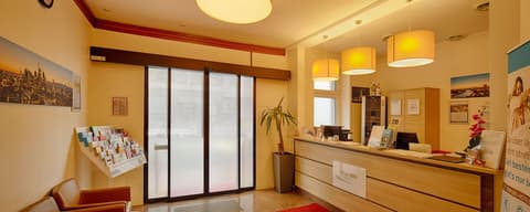 Hotel Villa Oriental & Restaurant, Reception