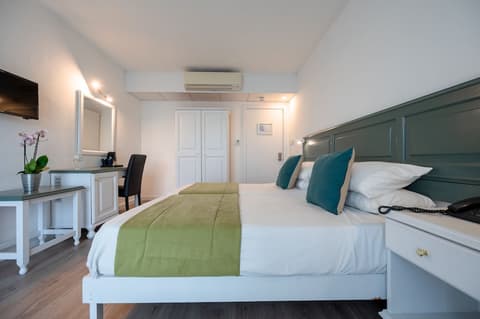 Gillieru Harbour Hotel, Room