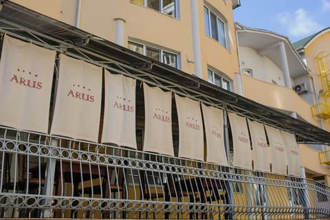 Villa Arus, Exterior detail