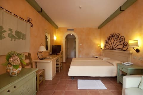 Lantana Resort Hotel & Apartments