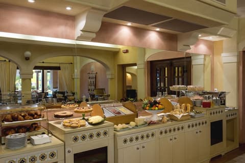 Lantana Resort Hotel & Apartments