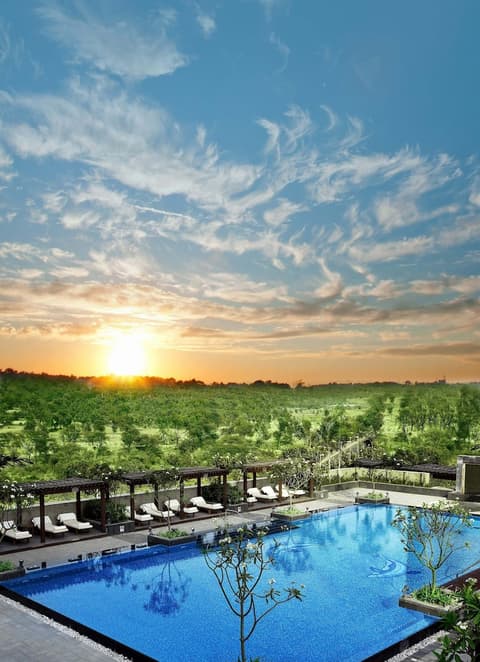 The Leela Ambience Gurugram Hotel & Residences - The Luxury Urban Sanctuary, Pool