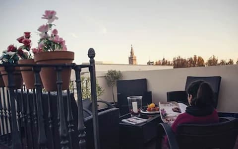 Hotel Plaza, Balcony