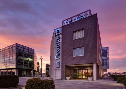 Hotel La Favorita, Front of property