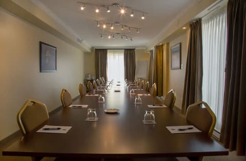 Hôtel Brossard, Meeting facility